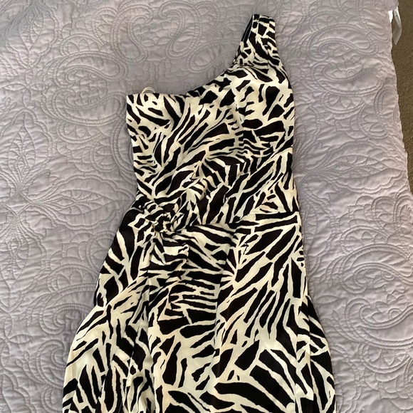 Heartloom Dresses & Skirts - Black and White One Shoulder Dress